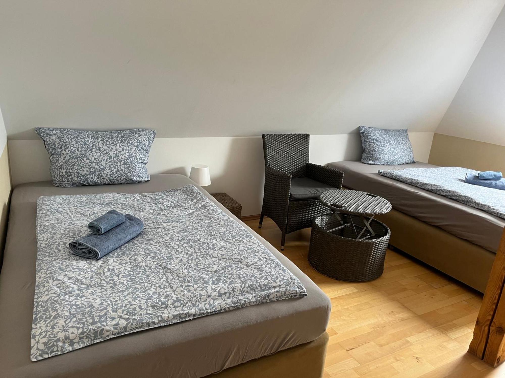 Doppelzimmer-Bad-Kuehlschrank-Tv-19 Meine Luaran gambar