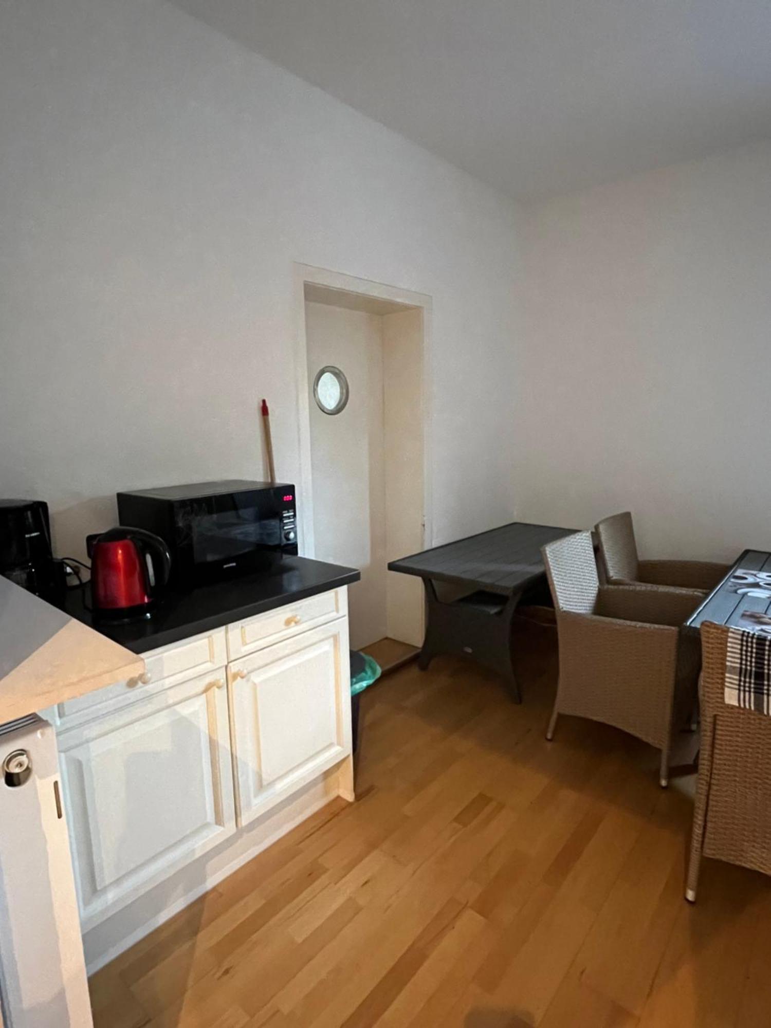 Doppelzimmer-Bad-Kuehlschrank-Tv-19 Meine Luaran gambar
