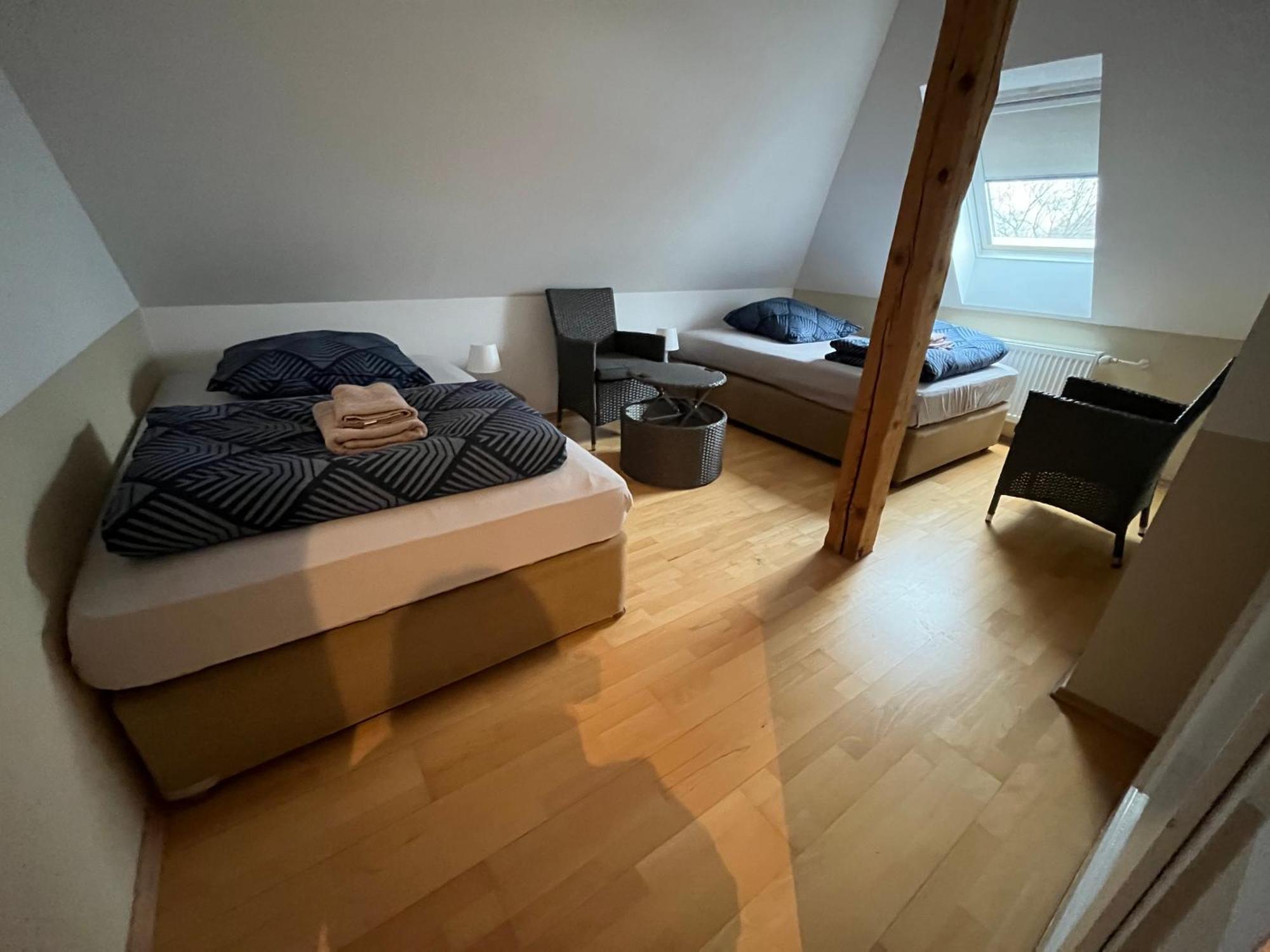 Doppelzimmer-Bad-Kuehlschrank-Tv-19 Meine Luaran gambar
